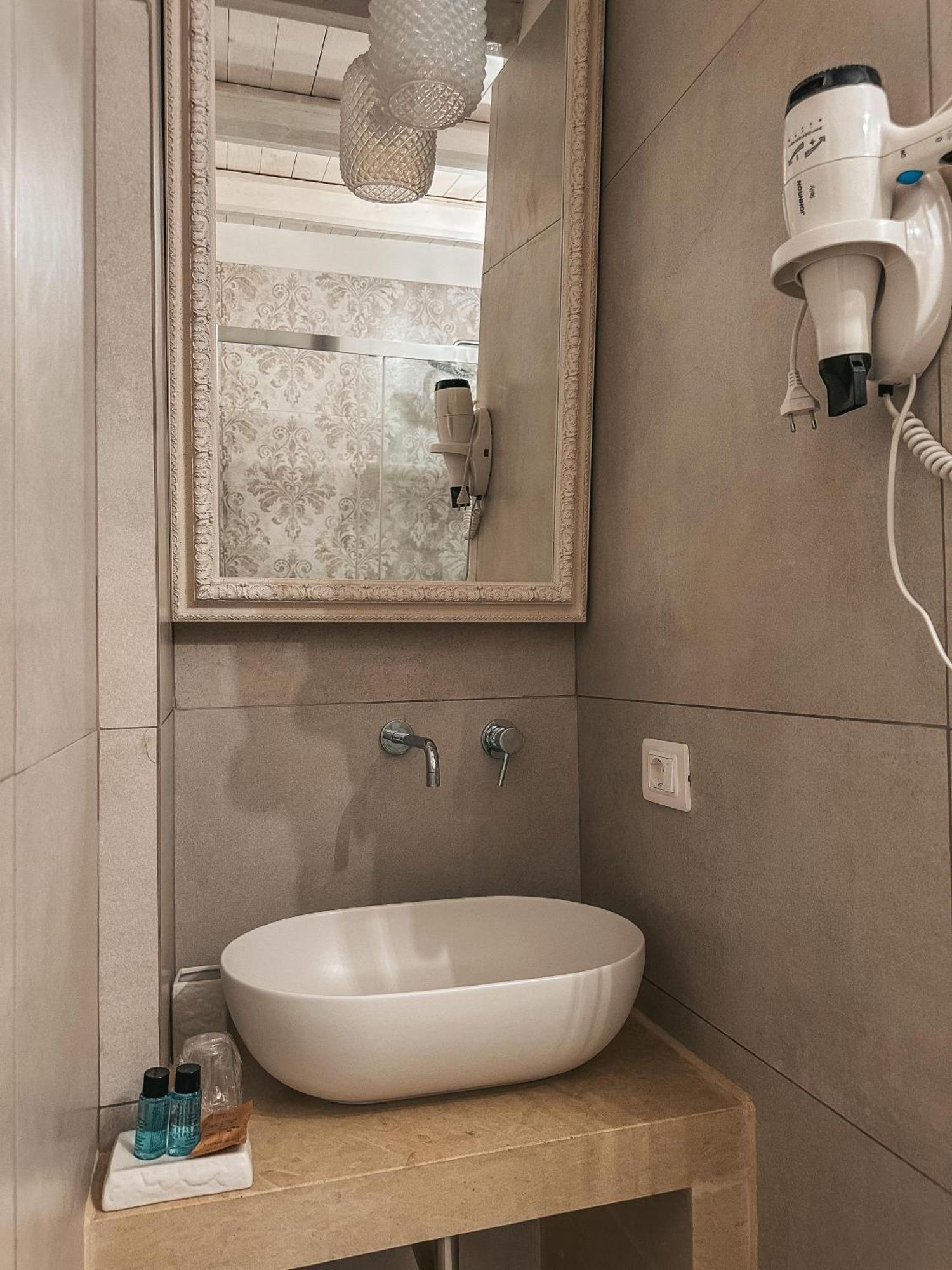 Palazzo Alma Luxury Rooms Казарано Екстериор снимка