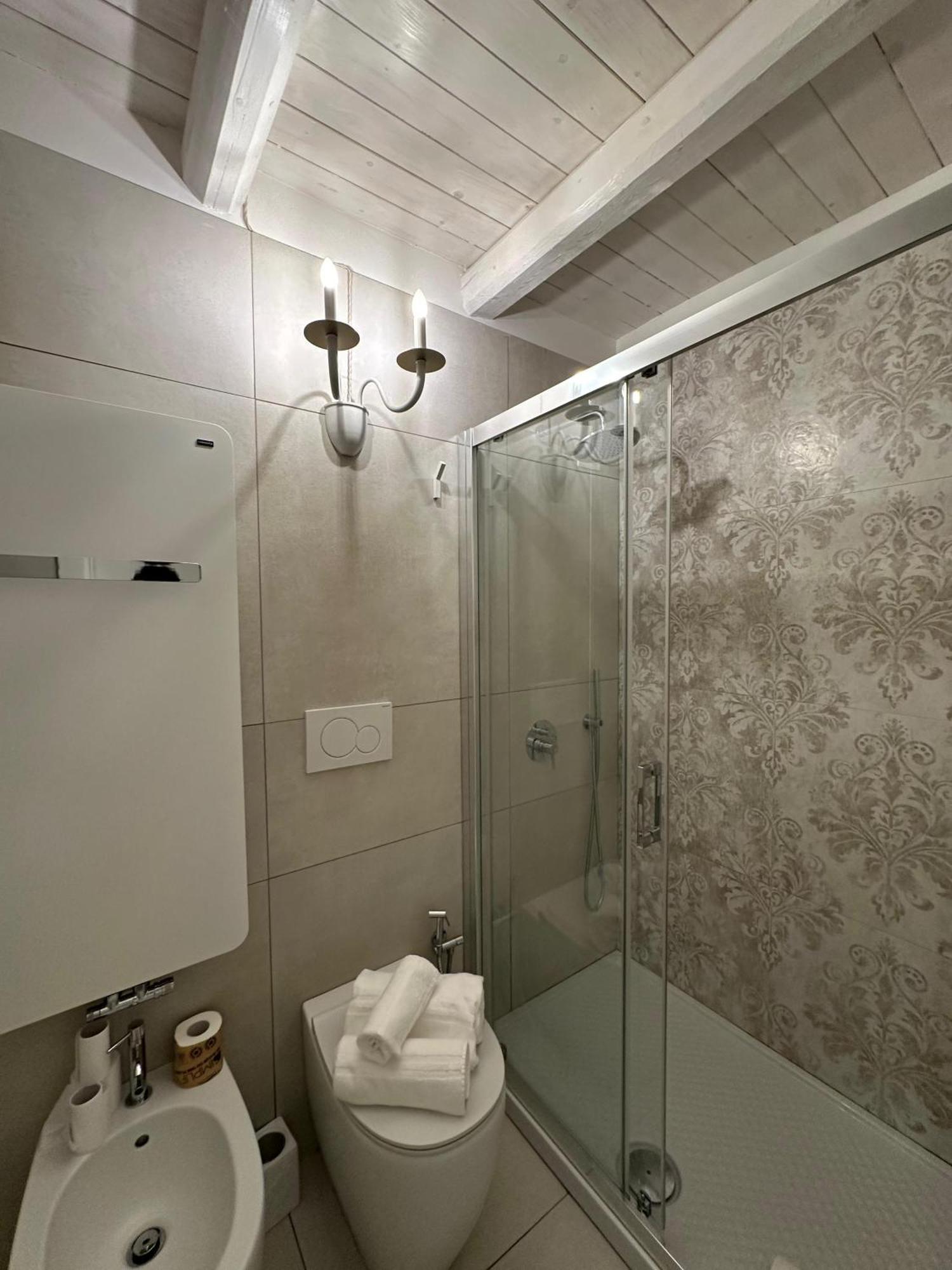 Palazzo Alma Luxury Rooms Казарано Екстериор снимка