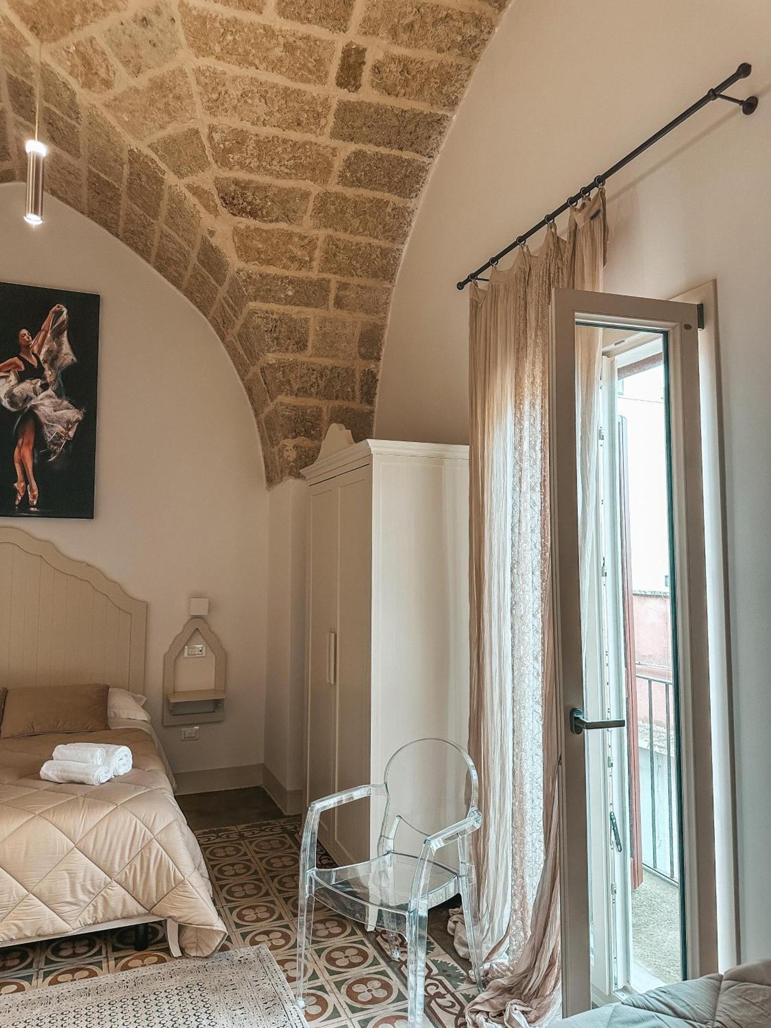 Palazzo Alma Luxury Rooms Казарано Екстериор снимка